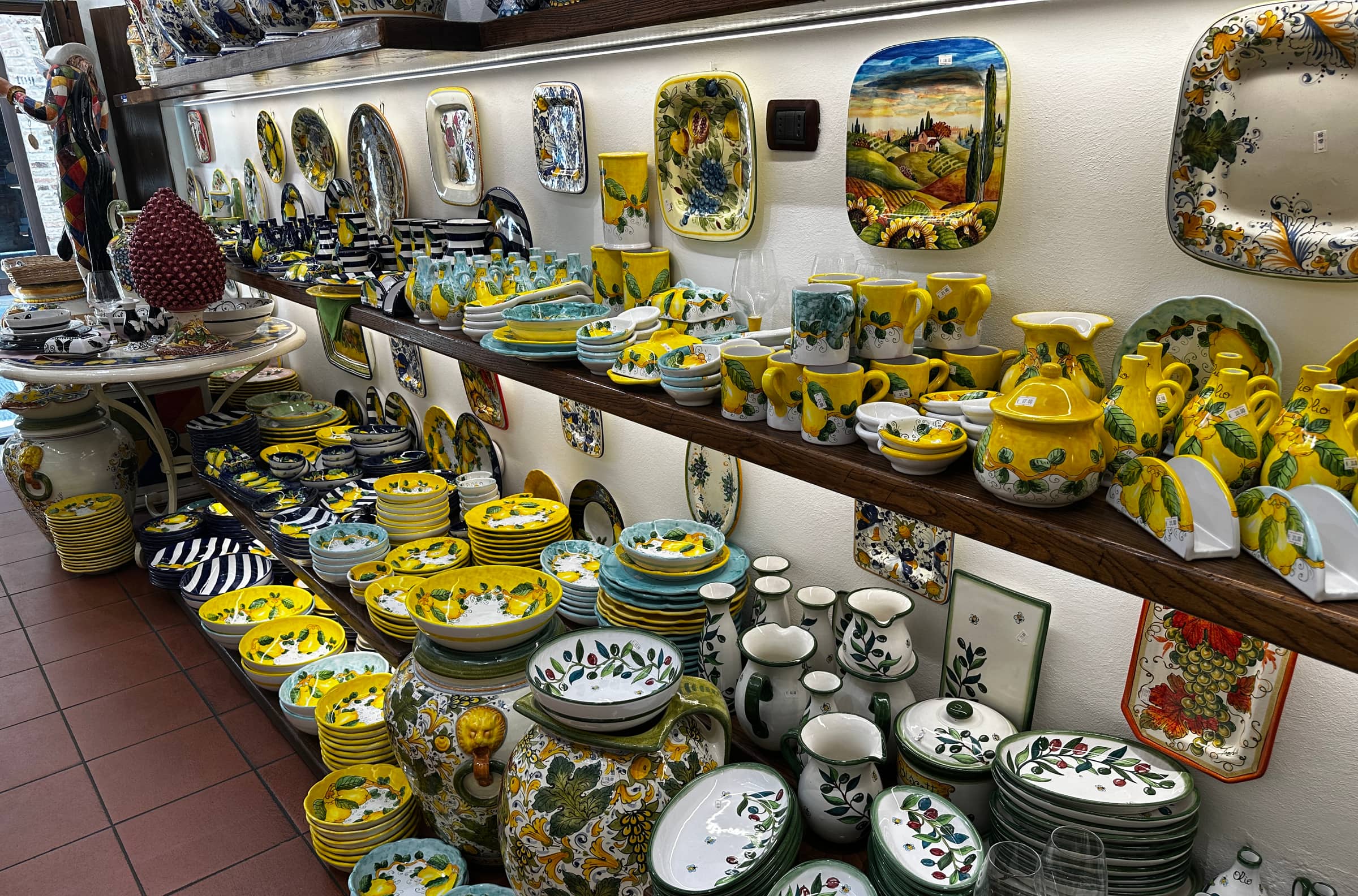 Il negozio La Ceramica di Elena Ricciardi a San Gimignano