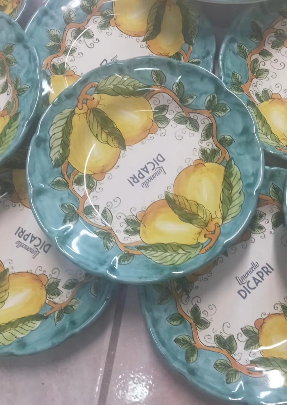 piatti con limoni per Limoncello di Capri